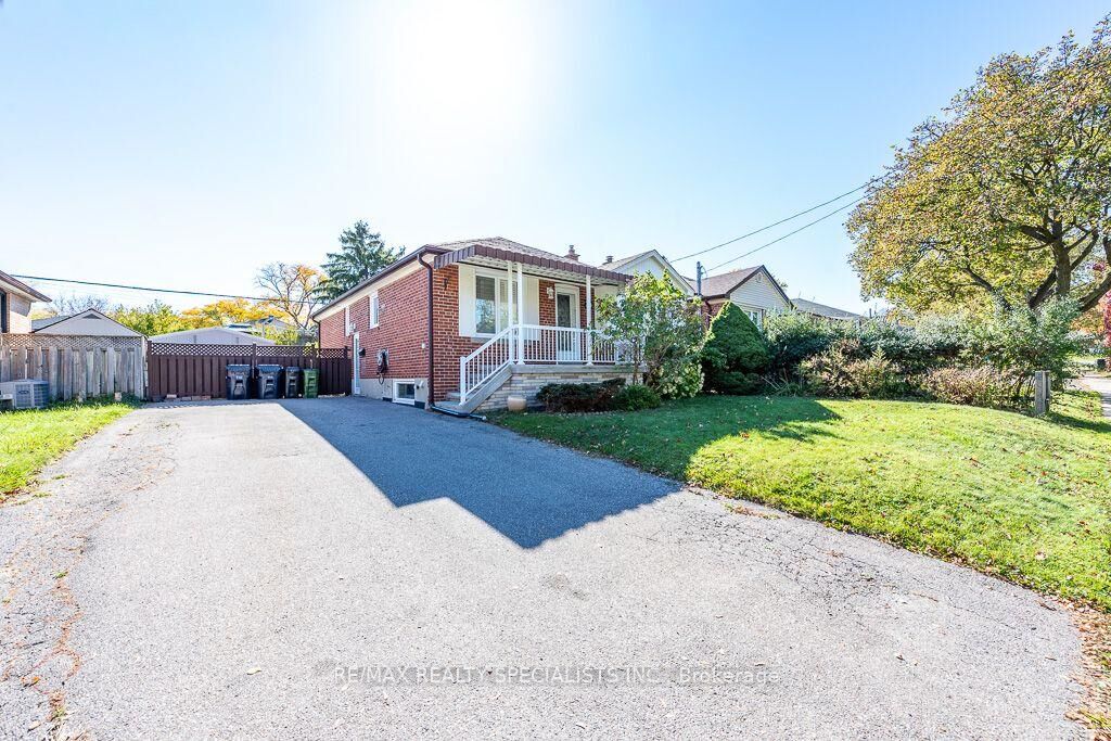 Property Photo:  79 Clearbrooke Circle Main  ON M9W 2E6 