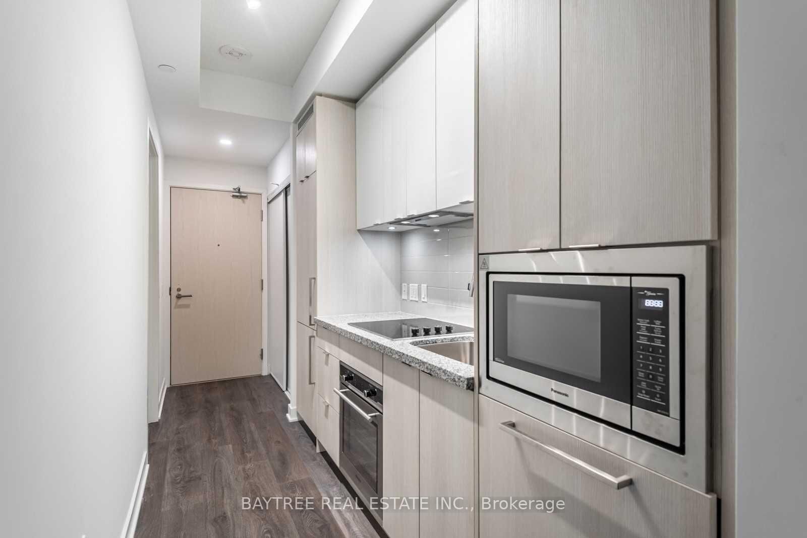 Property Photo:  115 Blue Jays Way 801  ON M5V 0N4 