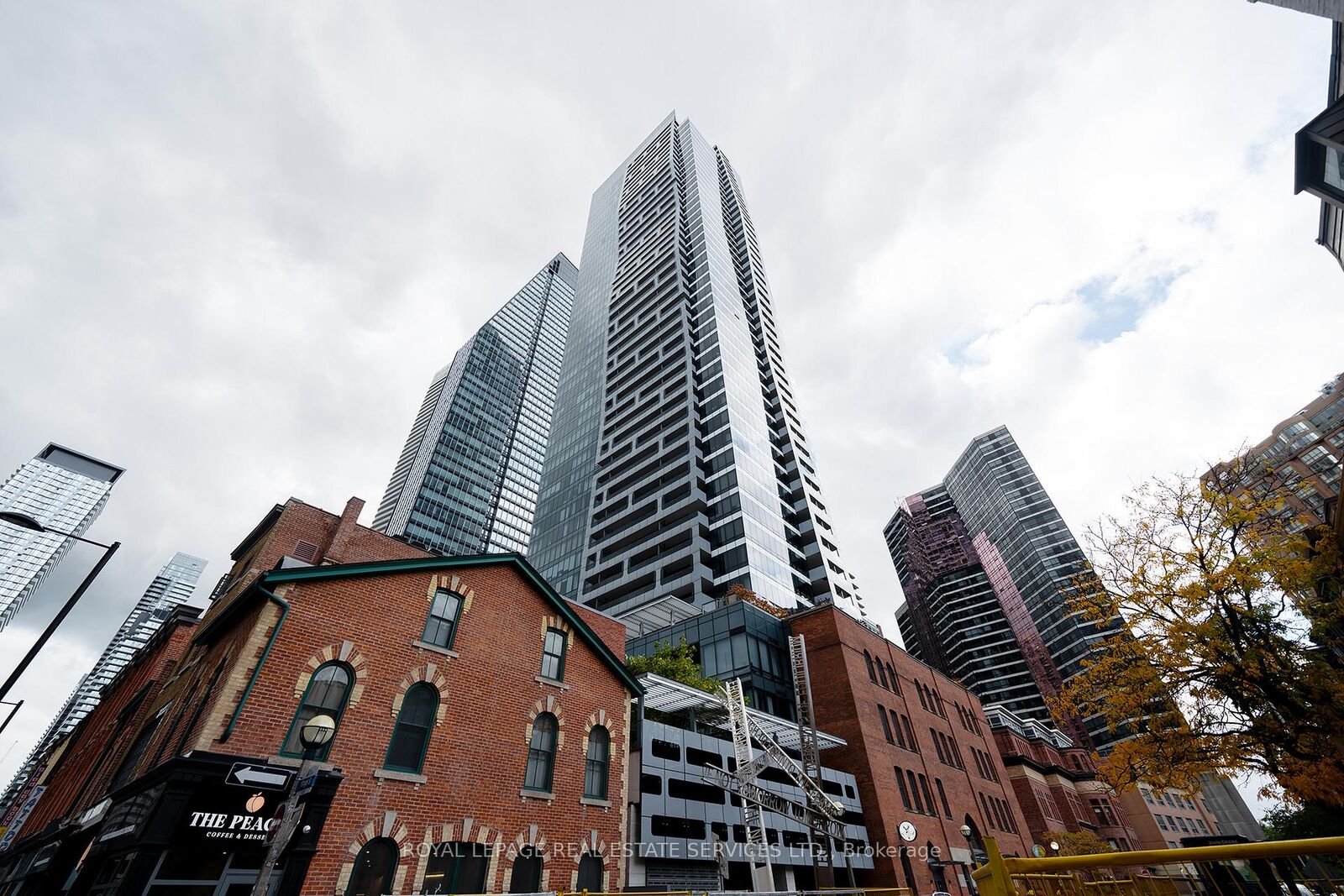 Property Photo:  5 St. Joseph Street 3704  ON M4Y 1J6 