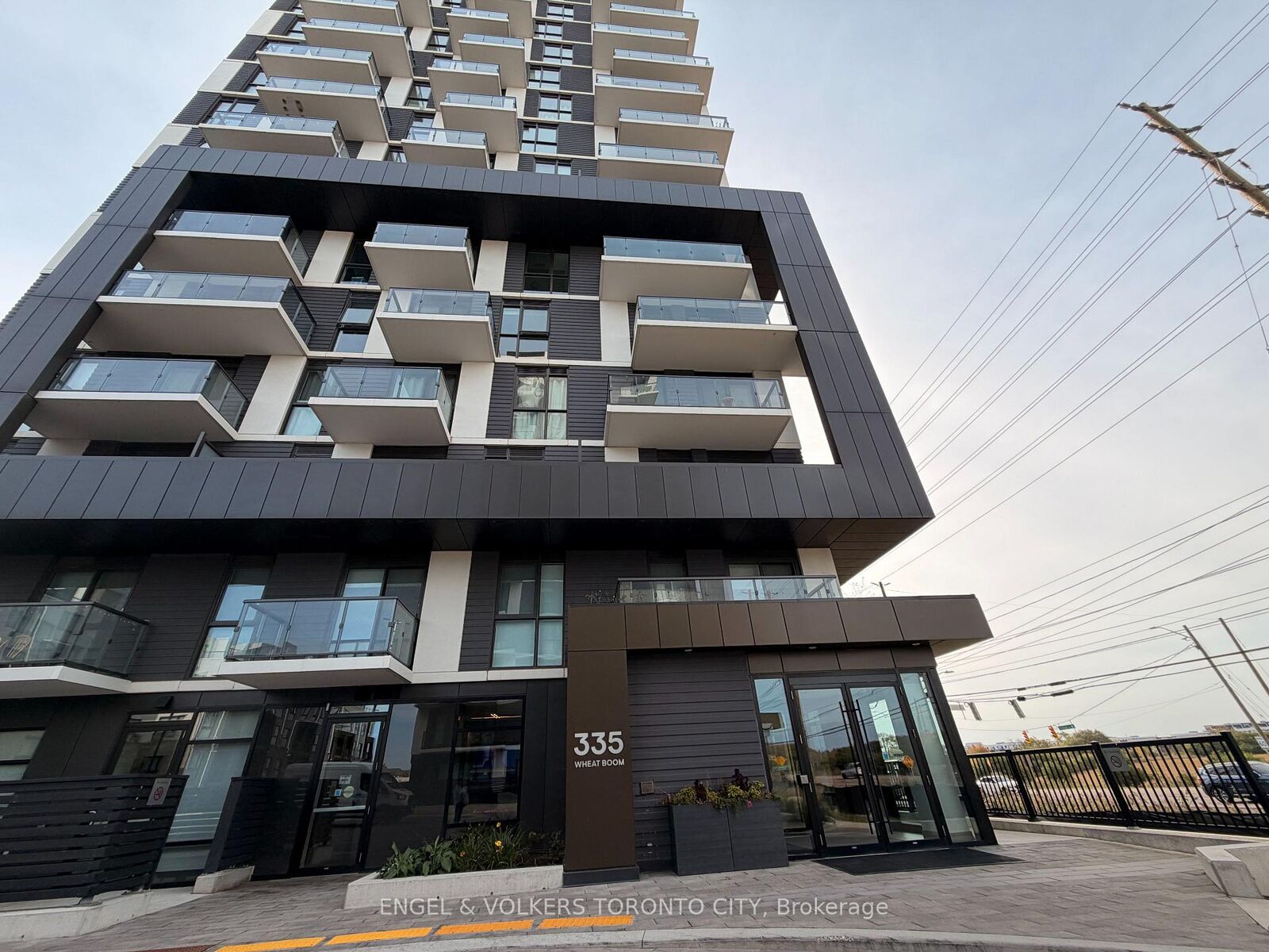 Property Photo:  335 Wheat Boom Drive 16  ON L6H 7Y1 