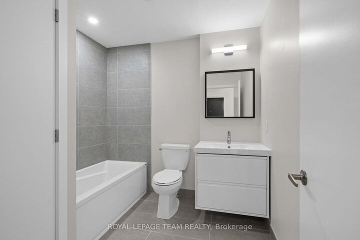 Property Photo:  370 Athlone Avenue 202  ON K1Z 5M4 