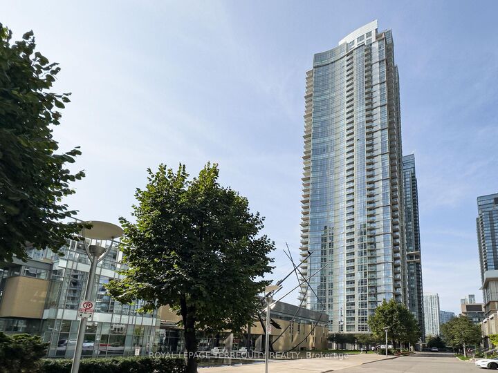 Photo de la propriété:  35 Mariner Terrace 4512  ON M5V 3V9 