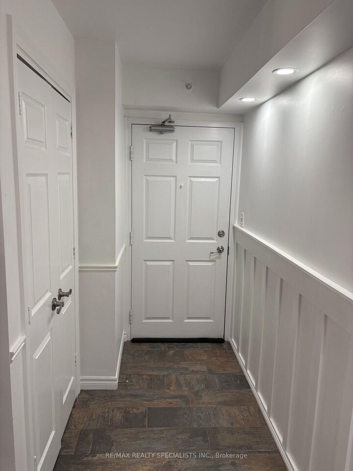 Property Photo:  1340 Main Street E 402  ON L9T 7S6 