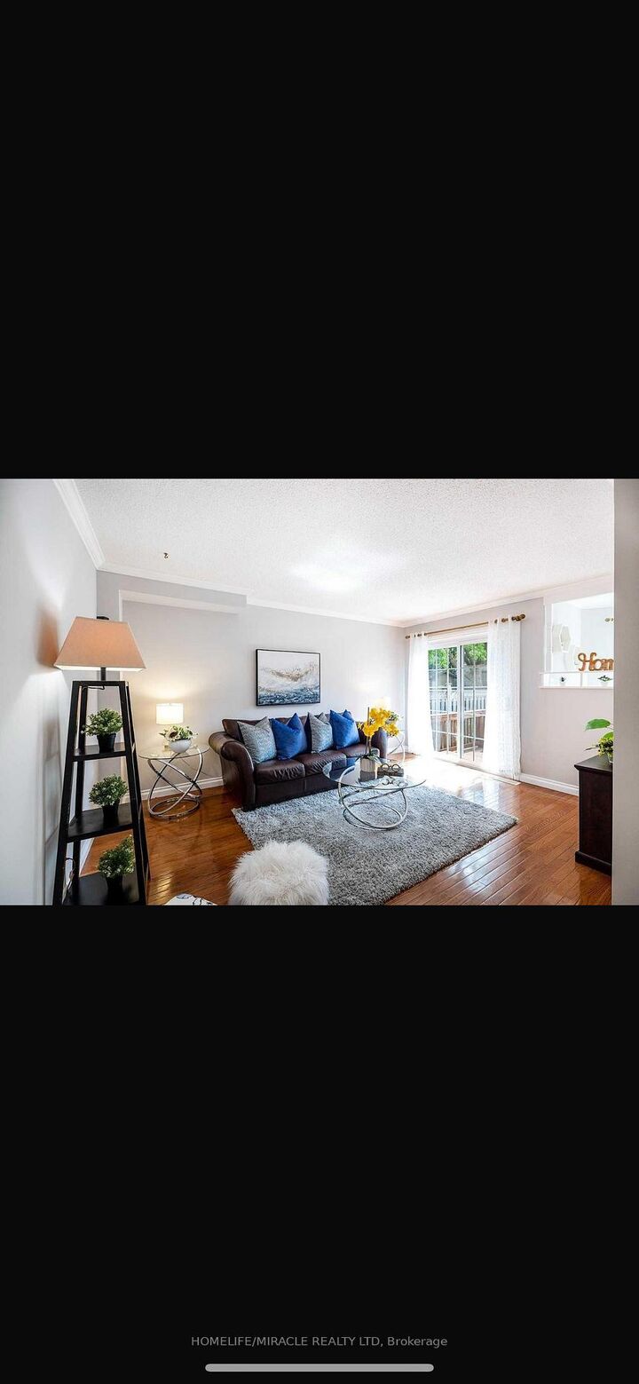 Photo de la propriété: 198 Lichen Crescent ON L1J 7W7