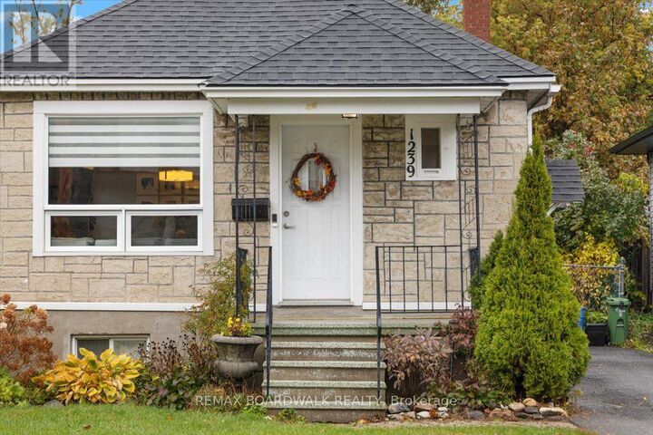Property Photo: 1239 Anoka Street ON K1V 6C5