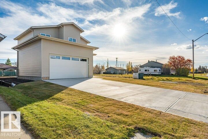 Property Photo:  5023 48 Avenue  AB T0C 1Z0 