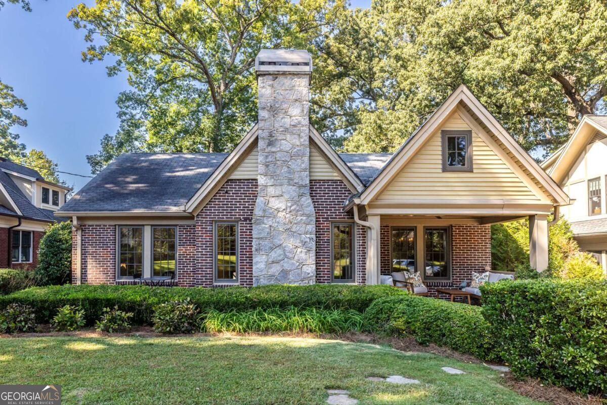 Property Photo:  500 Emory Circle NE  GA 30307 
