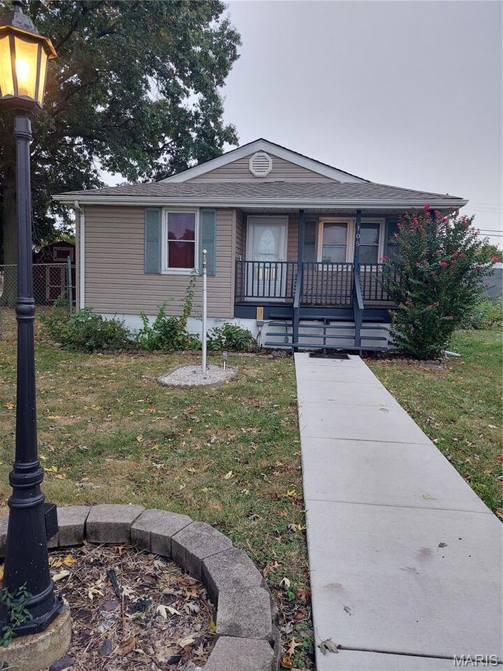 Property Photo: 105 S Olive Street IL 62048