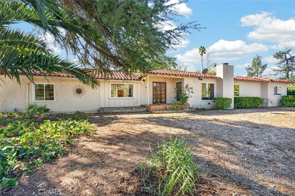 Property Photo:  306 La Colina Drive  CA 92374 