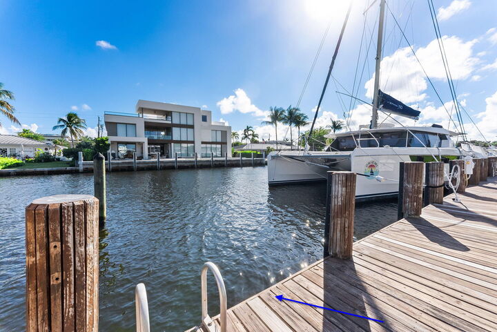 Property Photo: 2830 NE 30th Street 10 FL 33306