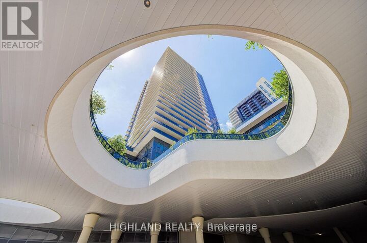 Property Photo:  5081 Hurontario Street 3103  ON L4Z 0C9 