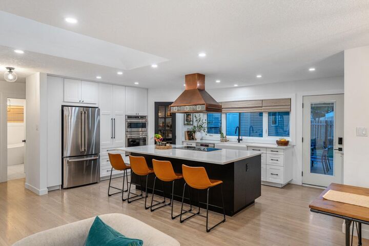 Property Photo:  10832 Mapleford Road SE  AB T2J 1X8 