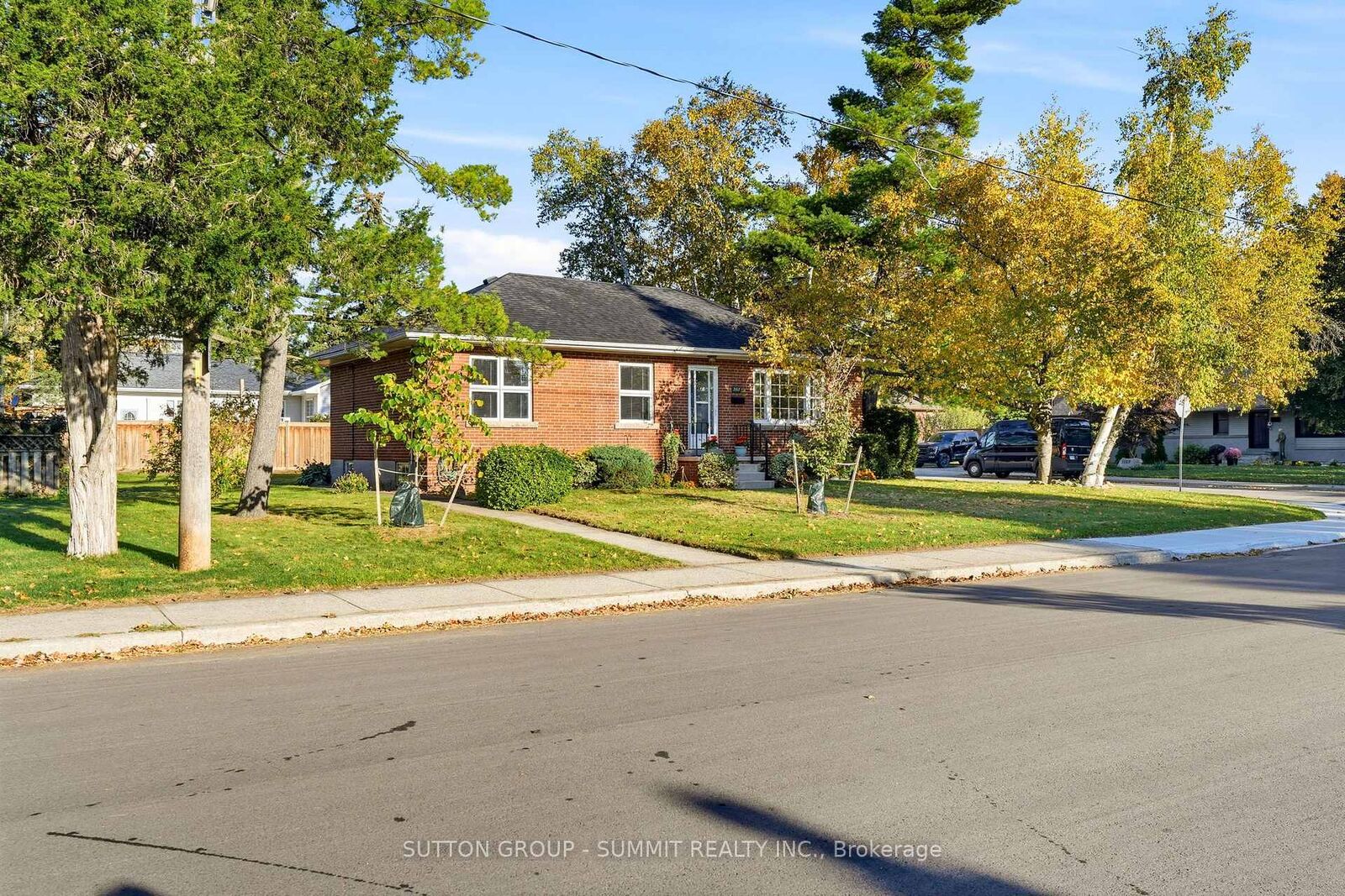 Property Photo:  2117 Maplewood Drive  ON L7R 2C6 