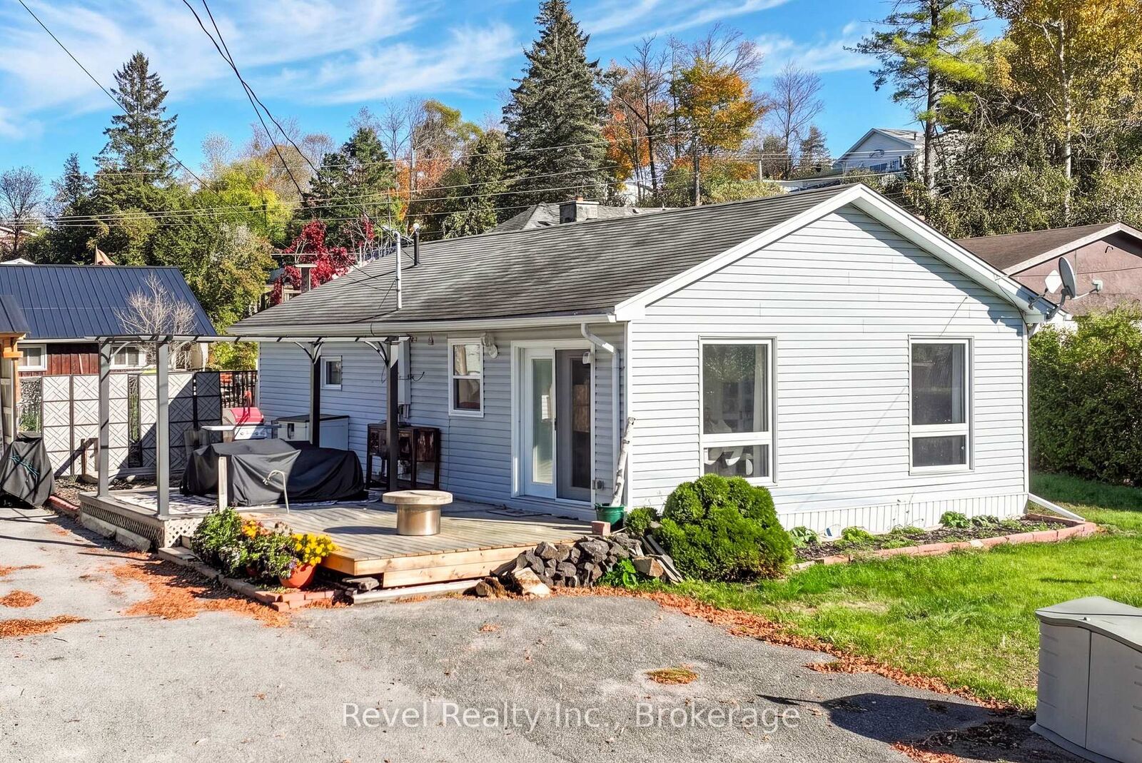 Property Photo:  14 Third Street  ON K0M 1L0 