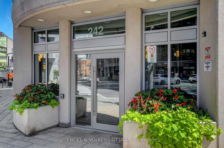 Property Photo:  242 Rideau Street 1305  ON K1N 0B7 