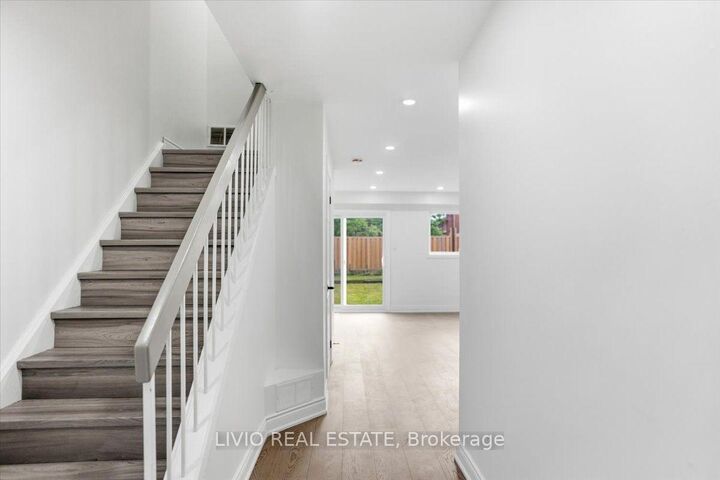 Property Photo:  4002 Brandon Gate Drive  ON L4T 3N4 