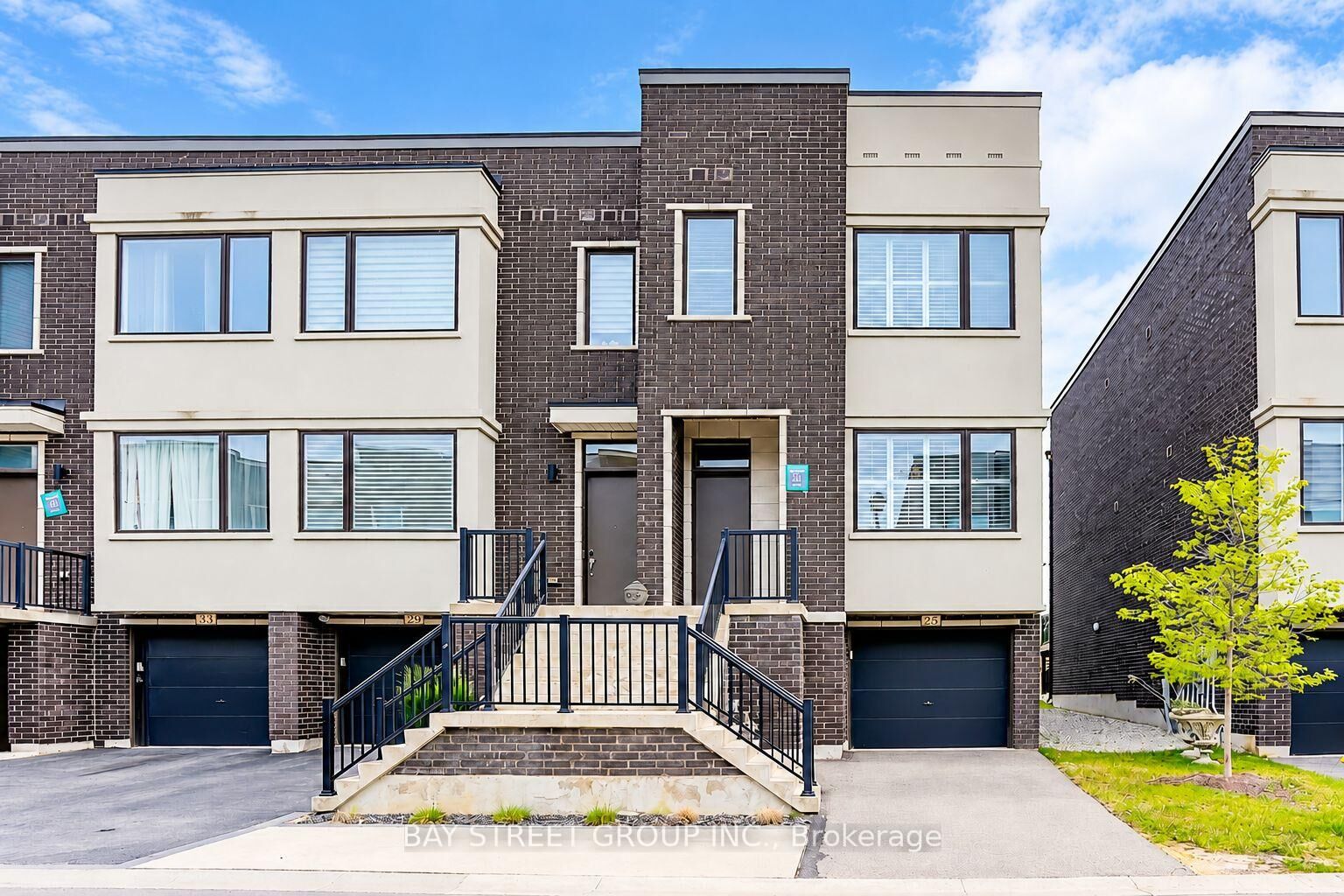 Property Photo:  25 Sydney Circle  ON L4H 4R2 