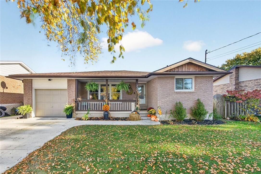 Property Photo:  225 Maccrae Drive  ON N3W 1K5 