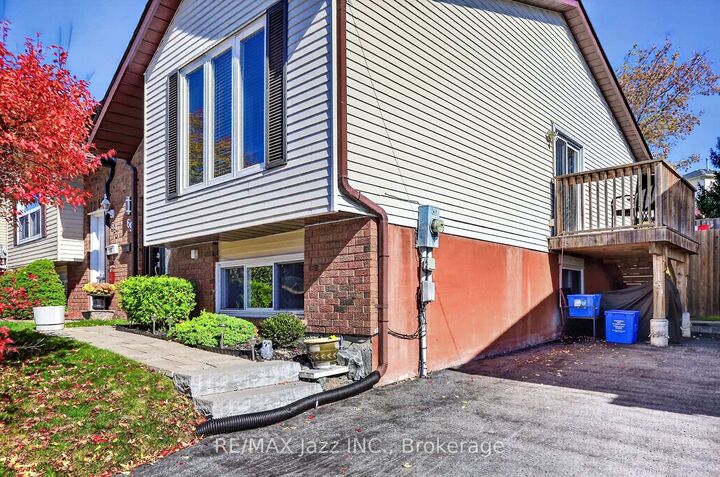 Property Photo: 691 Attersley Drive ON L1K 1P9