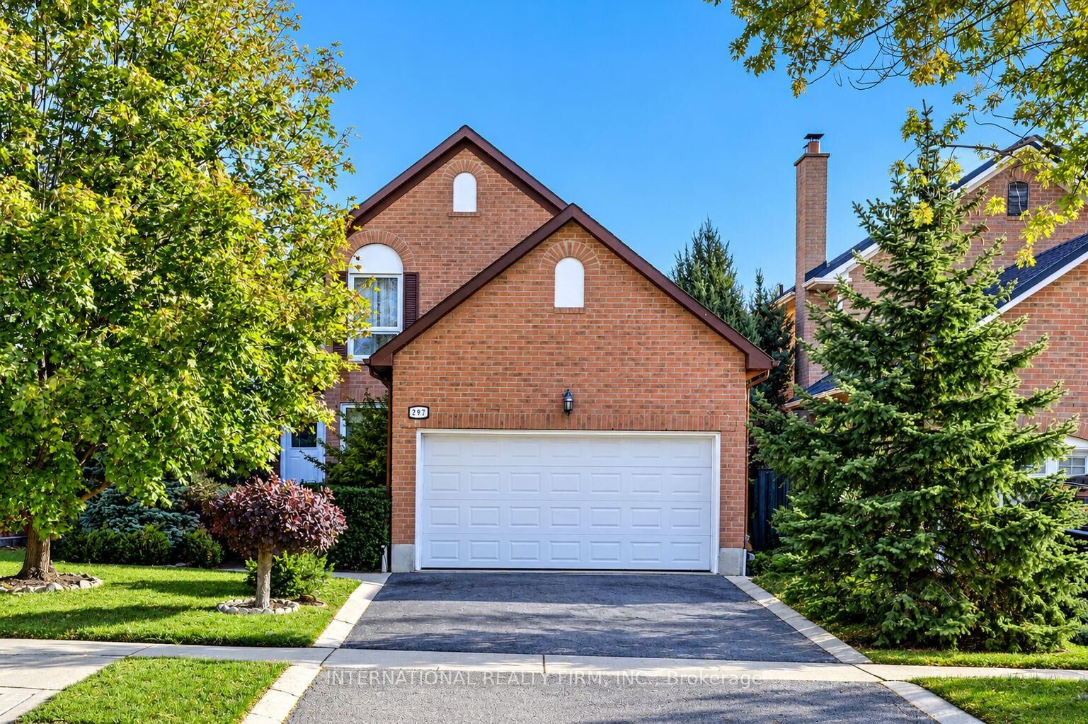 Property Photo:  297 Kingsbridge Garden  ON L5R 1L2 