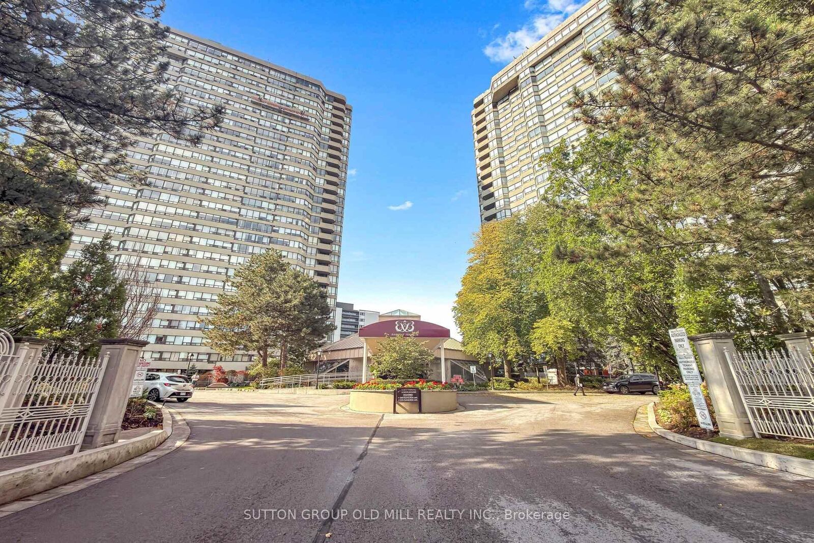 Property Photo:  1320 Islington Avenue 1905  ON M9A 5C6 