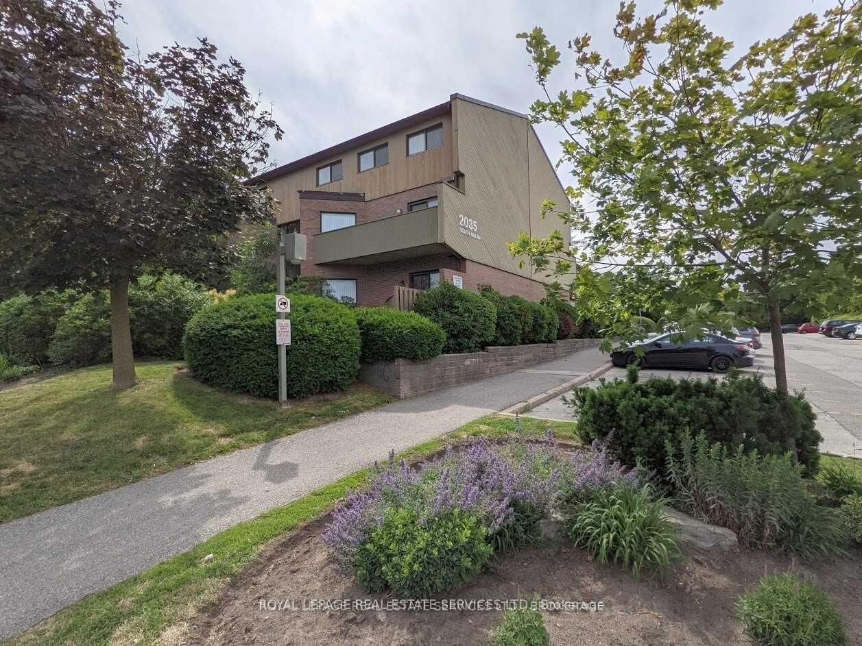 Property Photo: 2035 South Millway Drive 12 ON L5L 1R7