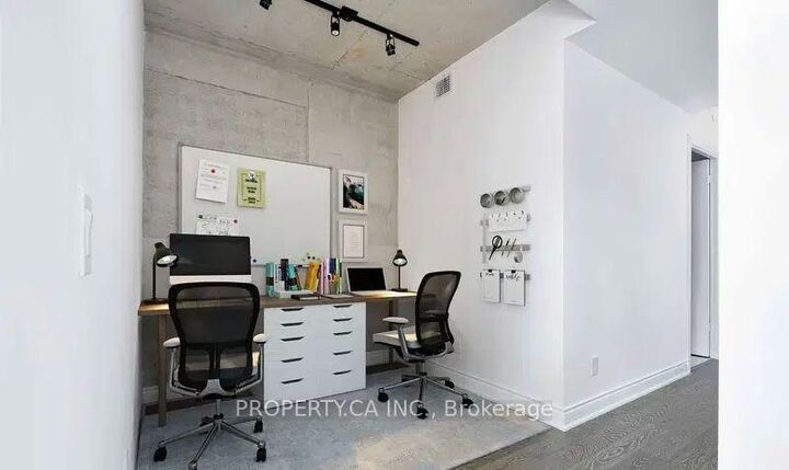 Property Photo: 608 Richmond Street N 301 ON M5V 0N9