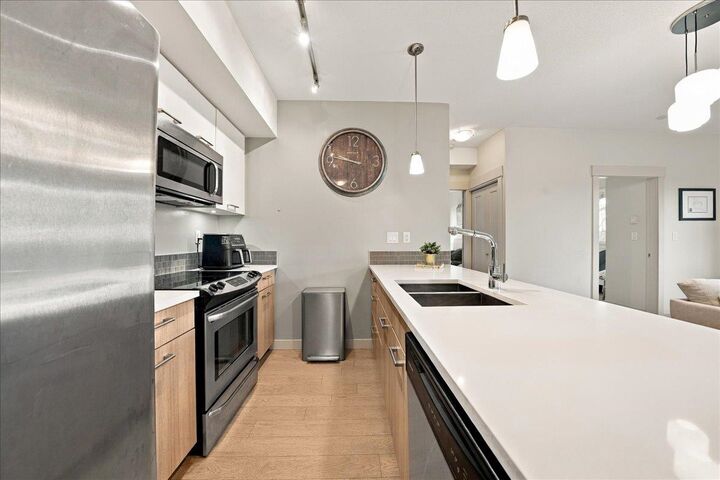 Property Photo:  2214 Kelly Avenue 205  BC V3C 0E5 