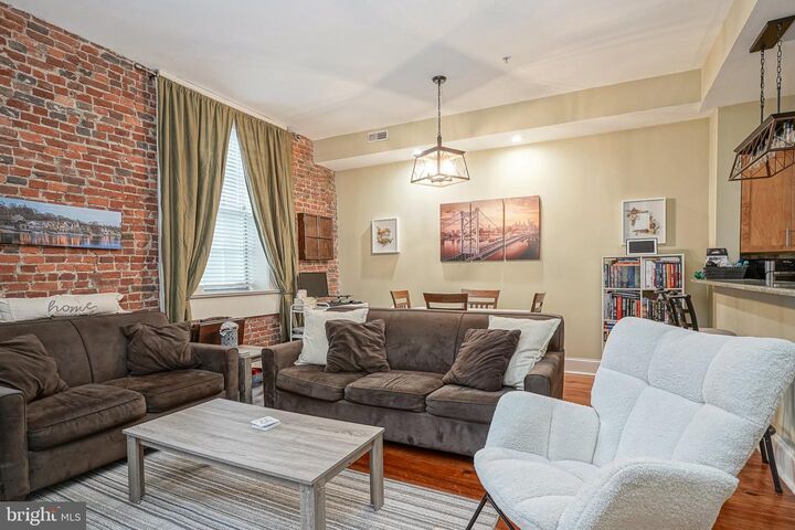 Property Photo:  