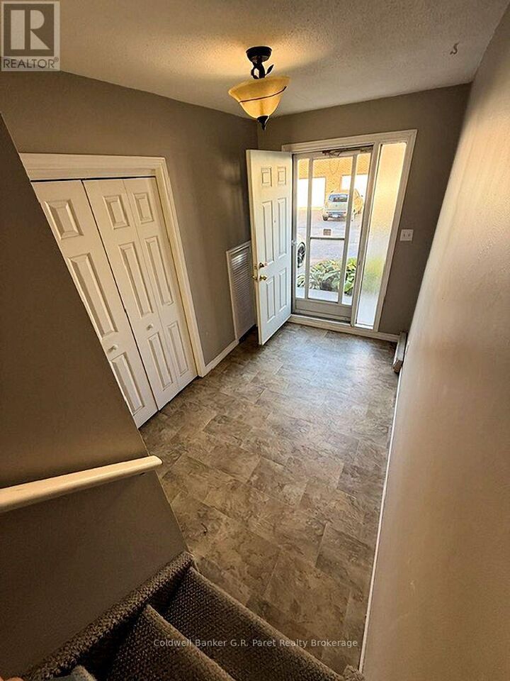 Property Photo: 129 Concession Street East 29 ON N4G 4N4