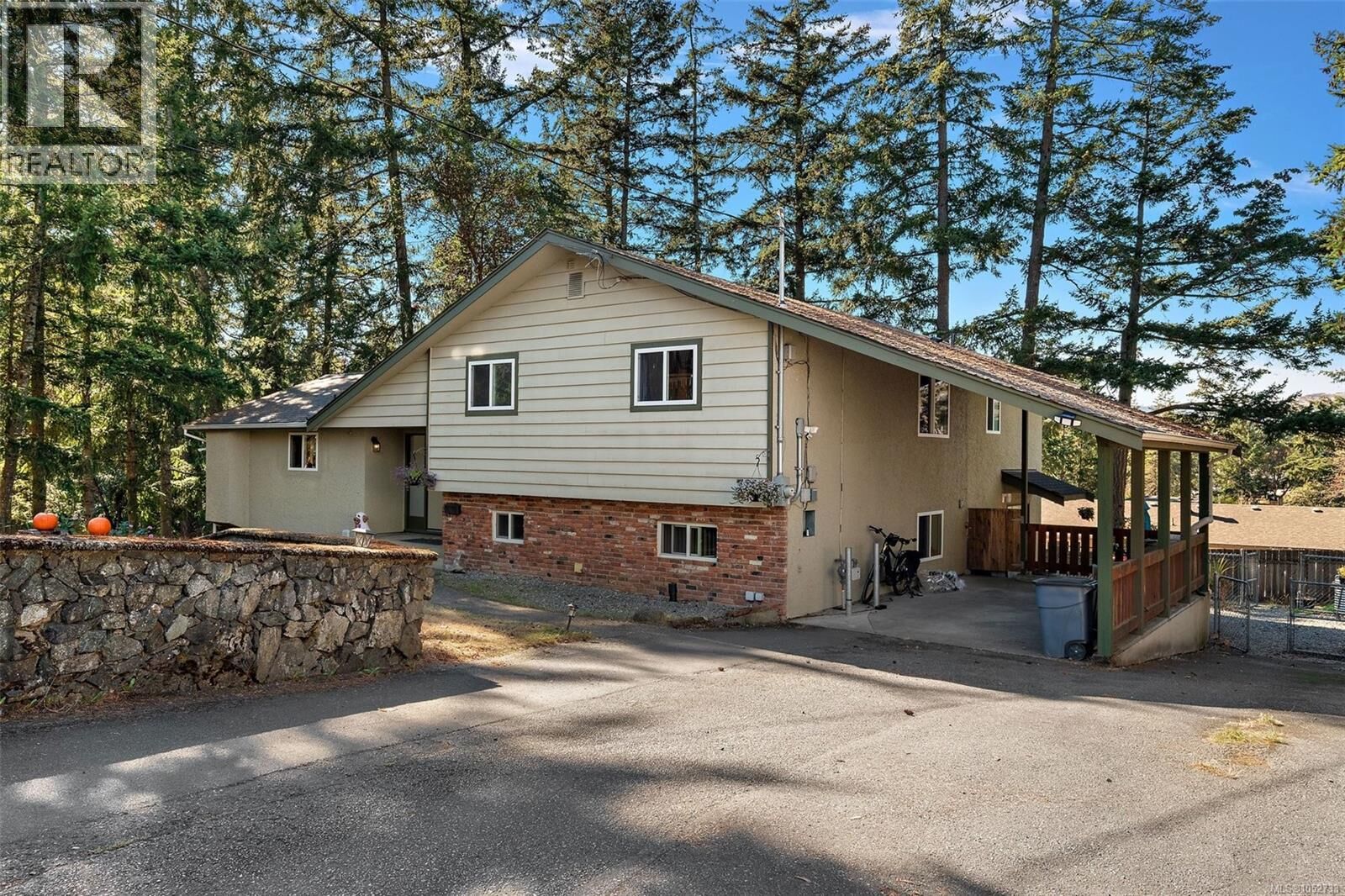 Property Photo:  321 Renart Place  BC V9B 3L6 