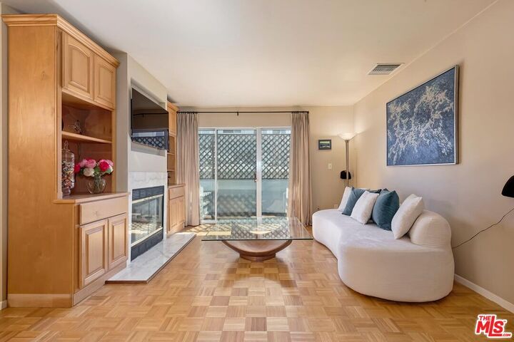 Property Photo: 2223 S Bentley Ave, Unit 202 CA 90064