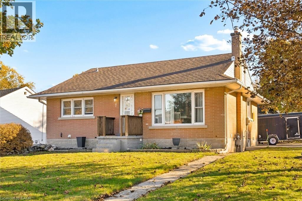 Property Photo:  7 Prueter Avenue  ON N2H 6G5 