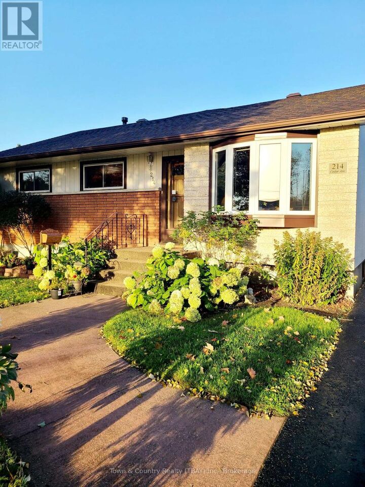 Property Photo:  214 Cedar Avenue  ON P7B 4V3 