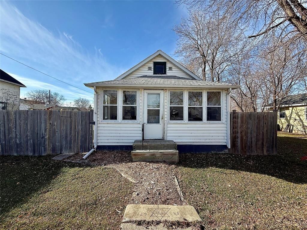 Property Photo: 128 Head Avenue MB R9A 1M1