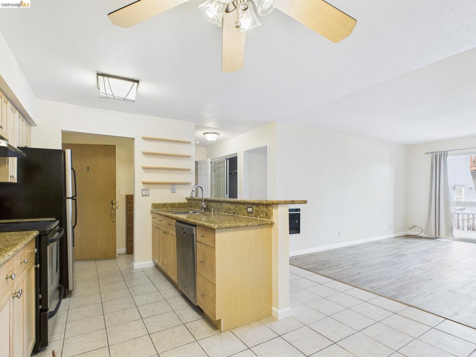 Property Photo: 466 Crescent St 102 CA 94610