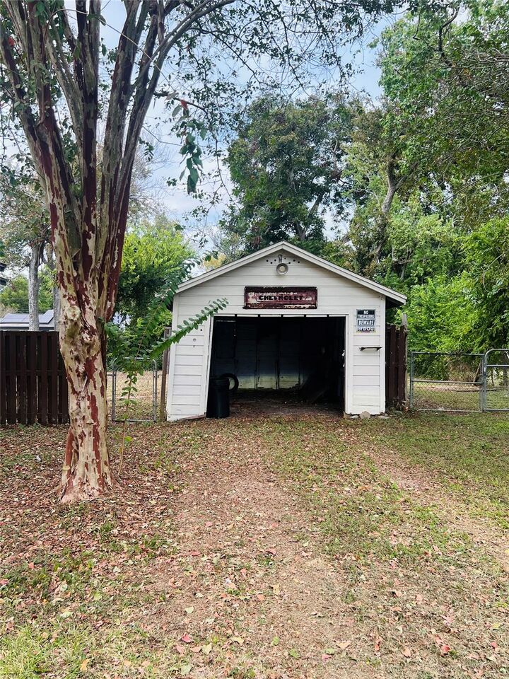 Property Photo: 122 W Pecan Lane TX 77531