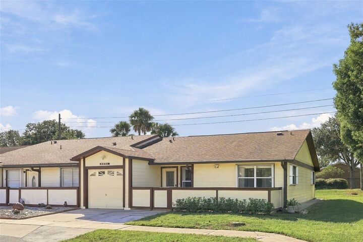 Property Photo:  5800 Sagunto Street  FL 32807 