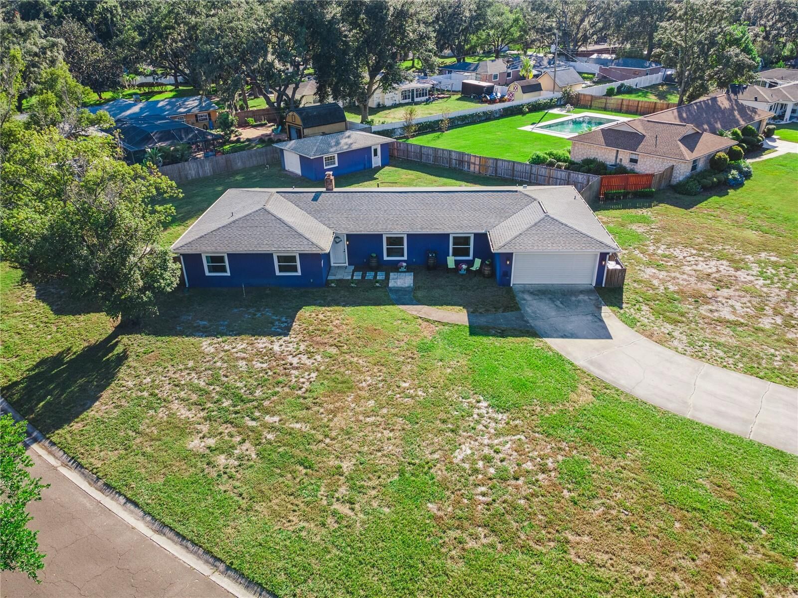 Property Photo:  601 Greenbriar Drive  FL 33511 