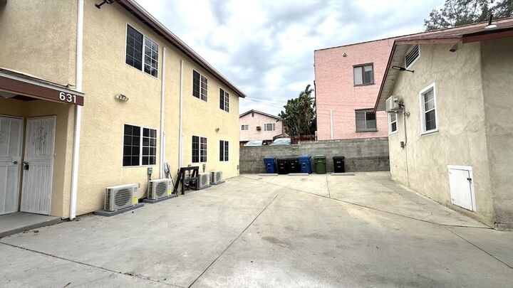 Property Photo:  633 Imogen  CA 90026 