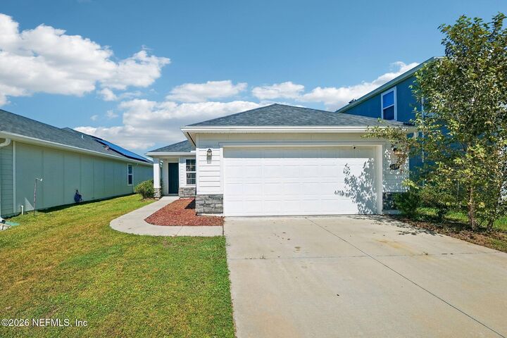 Property Photo: 1839 Maxine Branch Way FL 32218