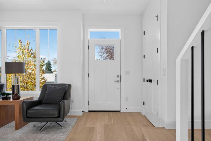 Property Photo:  2234 44 Street NW  AB T3B 0W4 