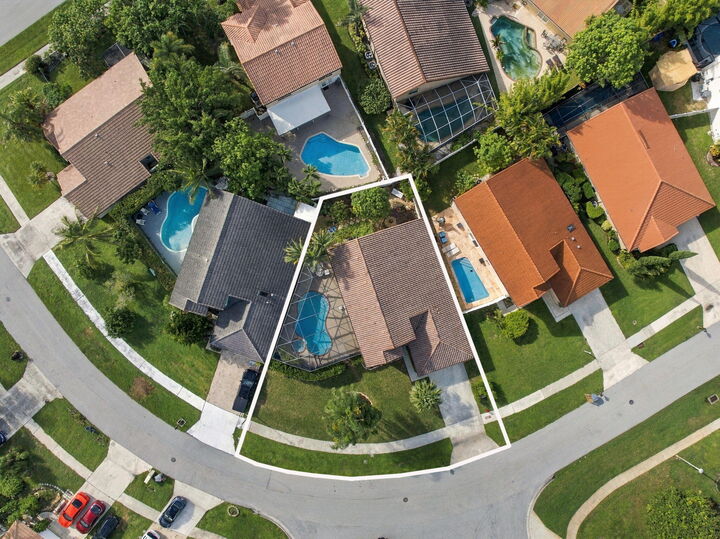 Property Photo:  10269 Islander Drive  FL 33498 