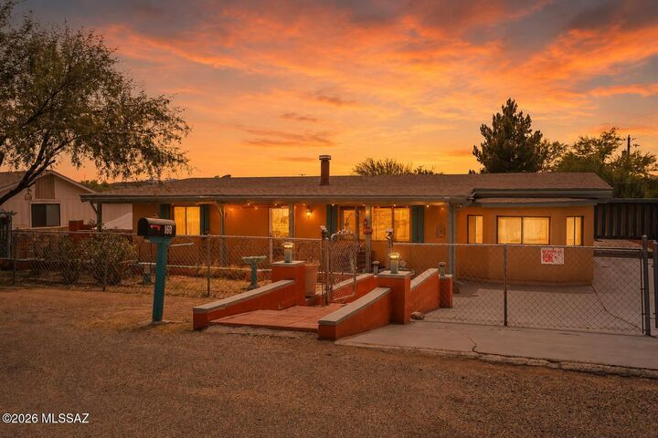 Property Photo: 160 Famoso Court AZ 85648