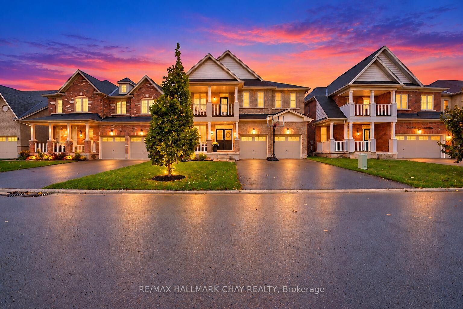 Property Photo:  8445 Sweet Chestnut Drive  ON L2H 0N2 