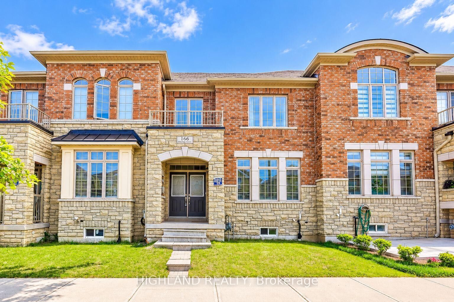 Property Photo:  166 Etheridge Avenue  ON L9E 1H1 