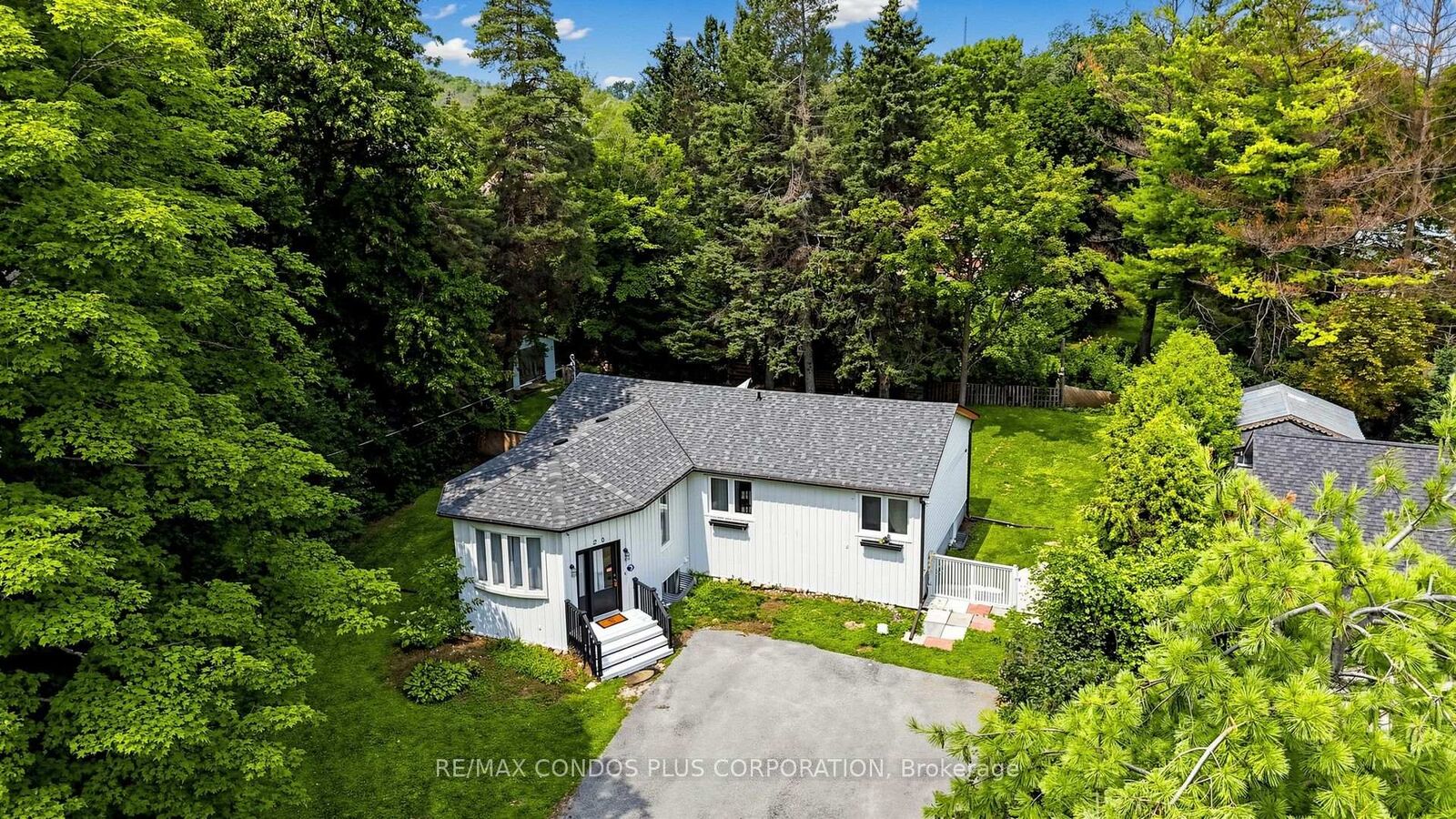 Property Photo:  20 Southwood Crescent  ON L0E 1R0 