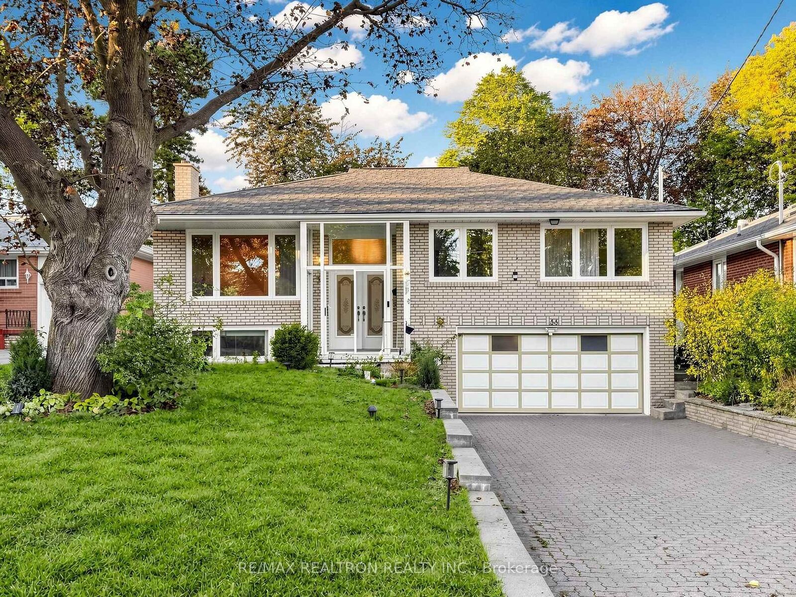 Property Photo:  33 Sumner Heights Drive  ON M2K 1Y2 