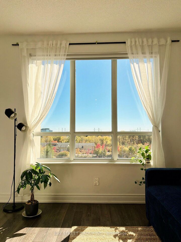 Property Photo:  38 Cedarland Dr Drive 611  ON L6G 0G7 