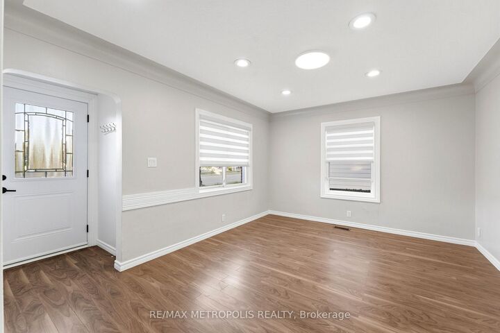 Property Photo:  56 Charing Cross Street Main Fl  ON N3R 2H3 